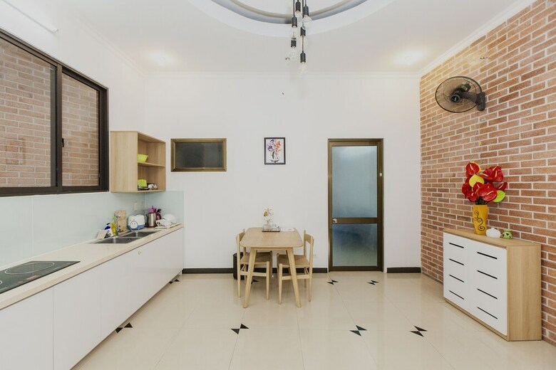Hotel Shjmily House