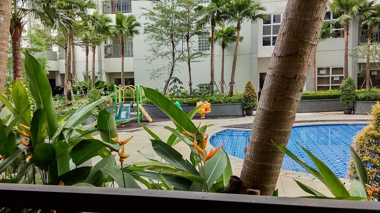 Pool View Studio Room Saveria Apartment Near Aeon Mall