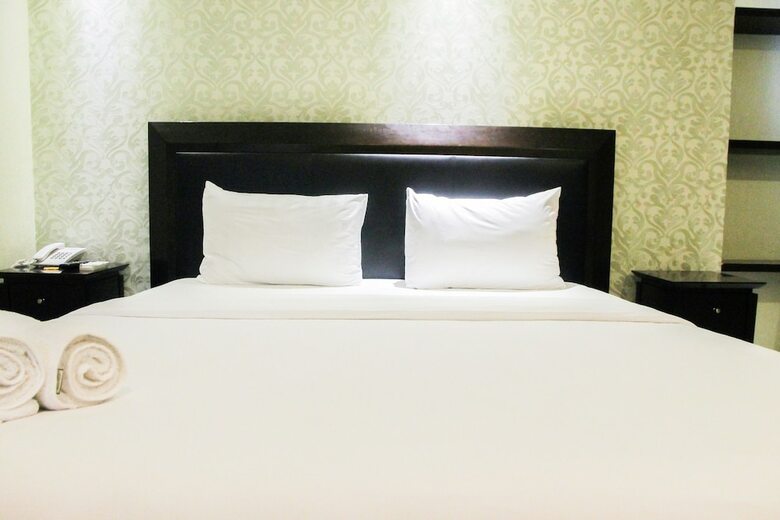 Modern Design 3br Hampton's Park Apartment Near Cilandak