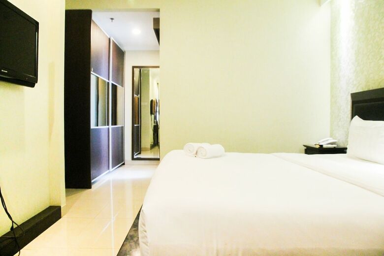 Modern Design 3br Hampton's Park Apartment Near Cilandak