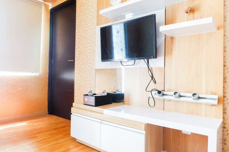Relax & Comfy 2br Apartment At Puri Mas