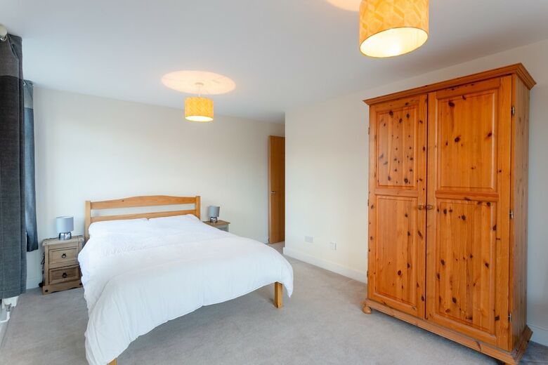 3 Bedroom Apartment In South London