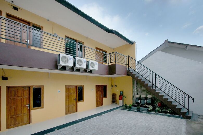 Hostal Oyo 347 Bayang Brothers Guest House