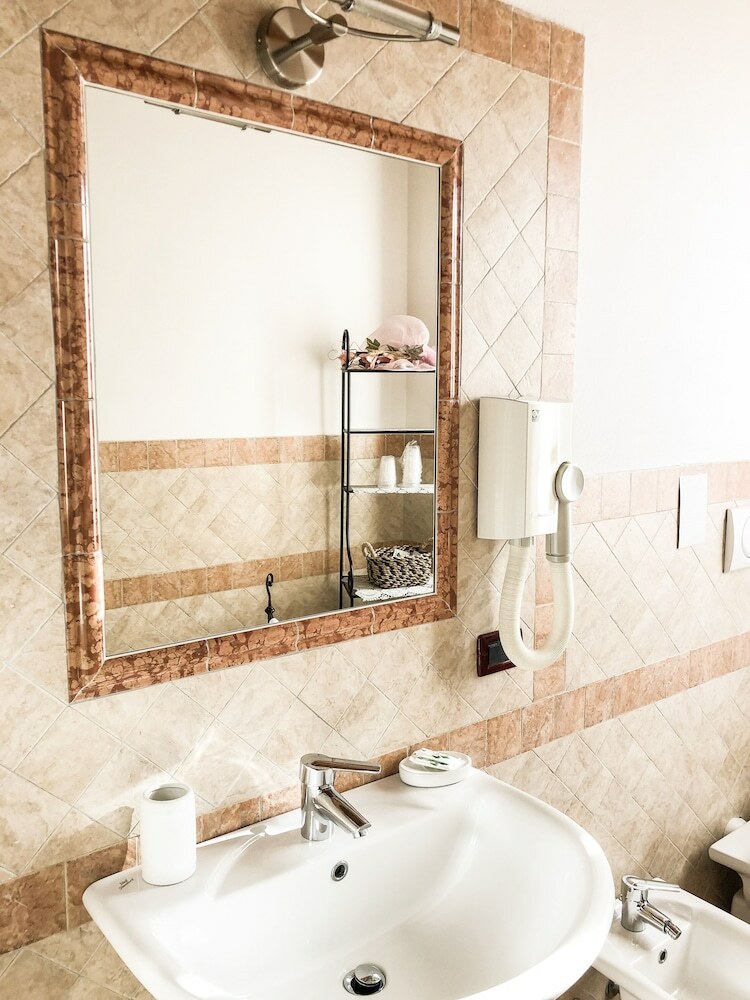 Hotel Le Finestre Su Borghetto