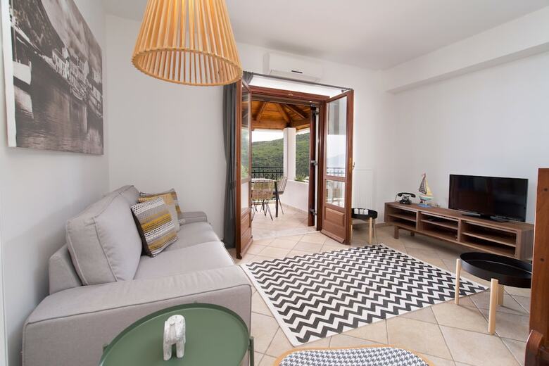 Hostal Tettix Summer House