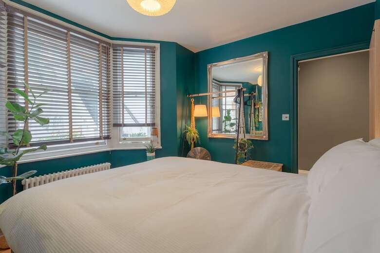 Modern 2 Bedroom Garden Apartment In West Hampstead