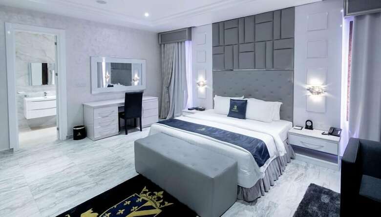 The Wells Carlton Hotel And Apartments