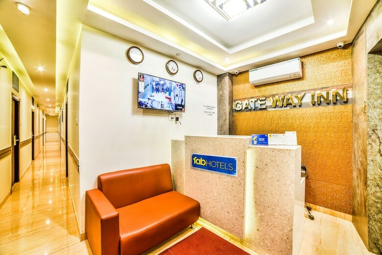 Hotel Fabexpress Gateway Inn