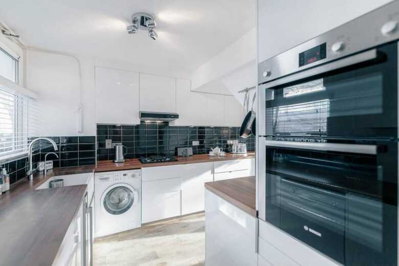 3 Bedroom House With Garden In Brixton
