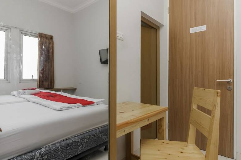 Hotel Reddoorz Near Central Park Mall