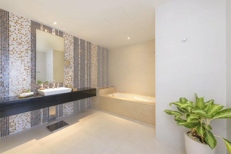 Hotel Christina's Nha Trang Costa Residences