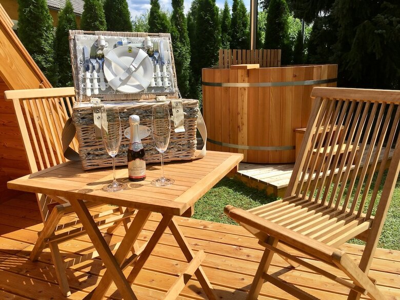 Hotel J-max Apartments And Glamping Houses
