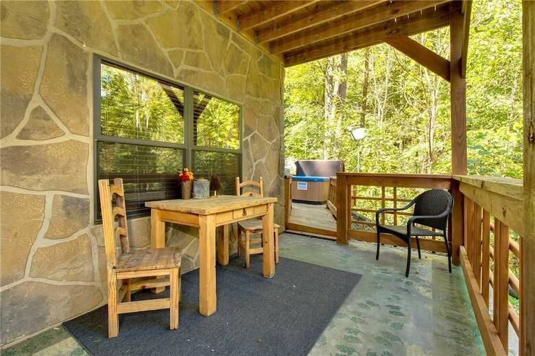 Stonebrook Lodge - Four Bedroom Cabin