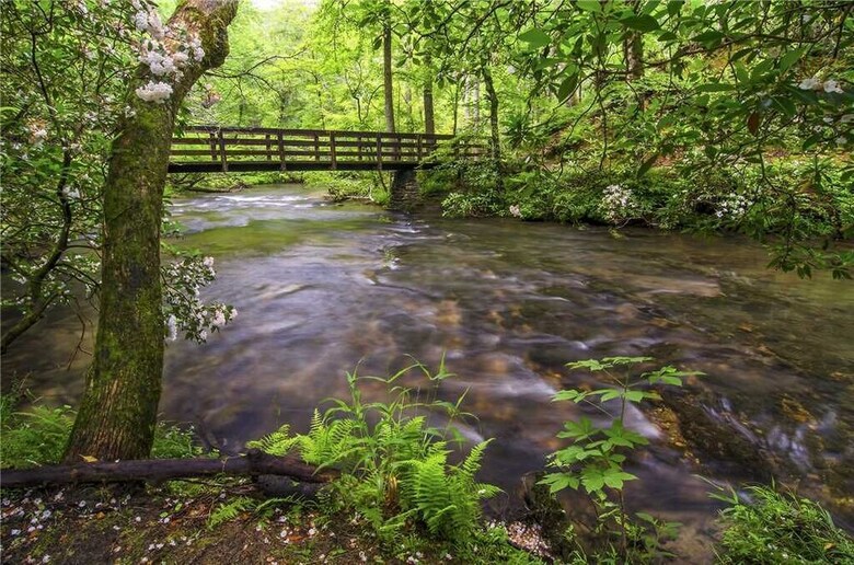 Bear Crossing - Two Bedroom Cabin