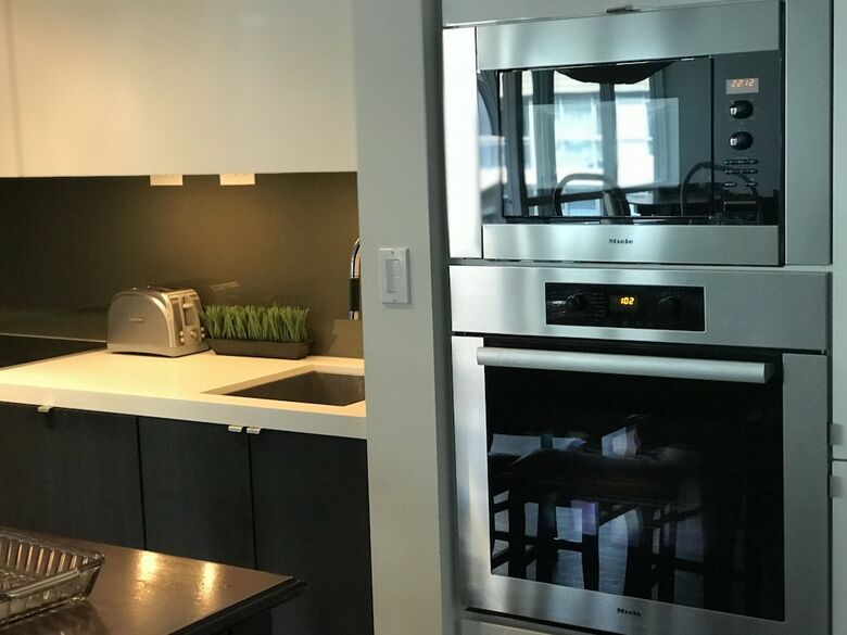 Cn Tower View Design Apart 3bd-2ba Dt