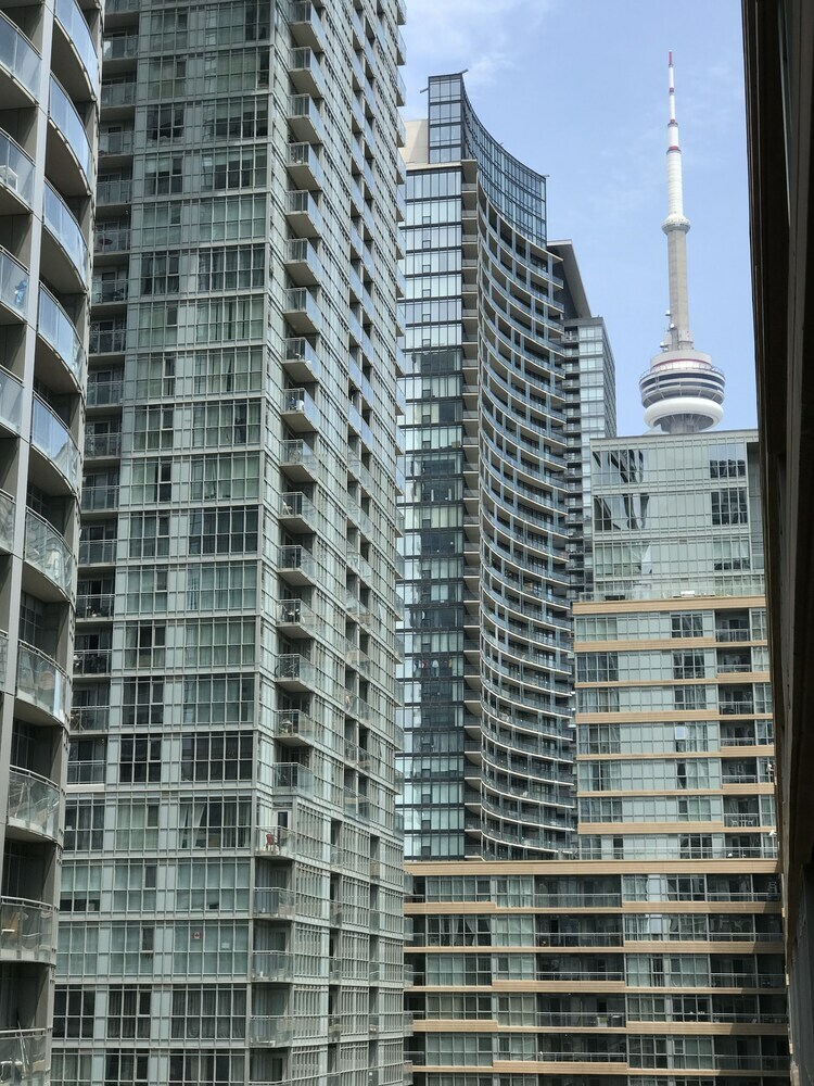 Cn Tower View Design Apart 3bd-2ba Dt