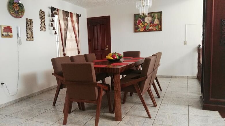 Lia Ajijic - Lakeside B&B