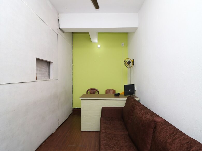 Hotel Oyo 7111 Fanindra Guest House