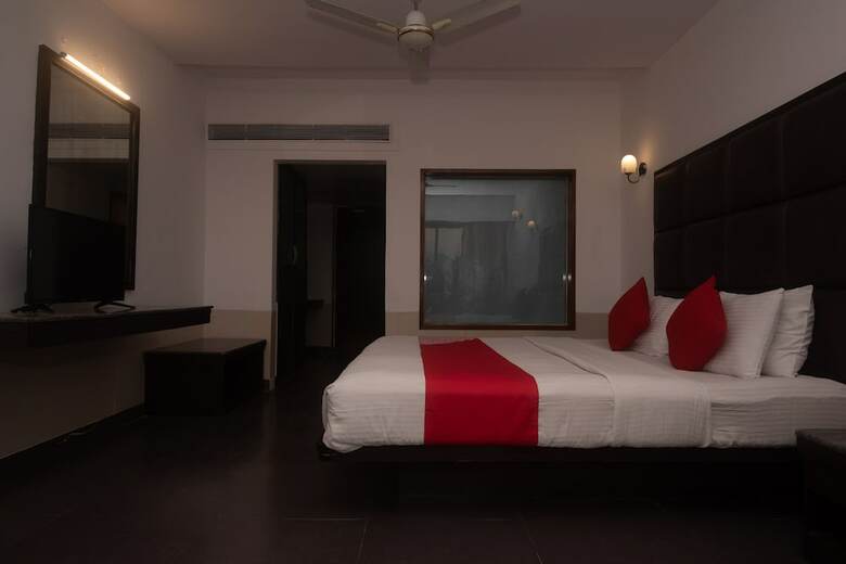 Hotel Oyo 19145 Martins Inn