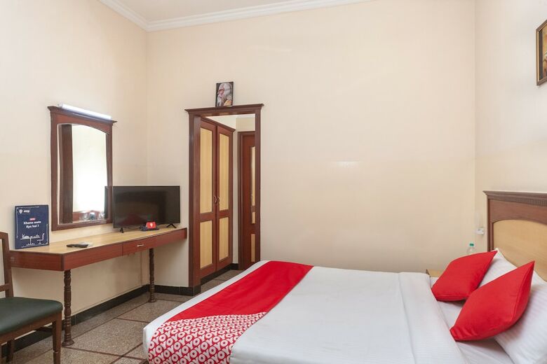 Hotel Oyo 22280 Kences Inn