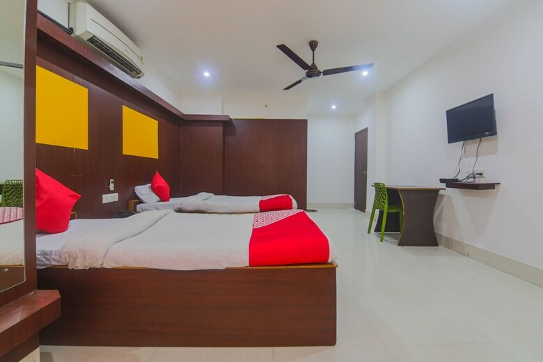 Oyo 23304 Hotel Shiva