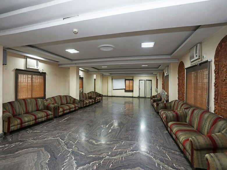 Hotel Oyo 24149 Flagship Kamala Inn Vip Road