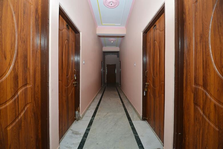 Oyo 18830 Hotel Rampur Haveli