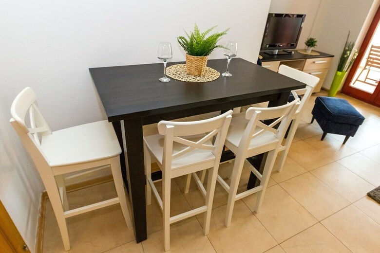 Maru Apartments