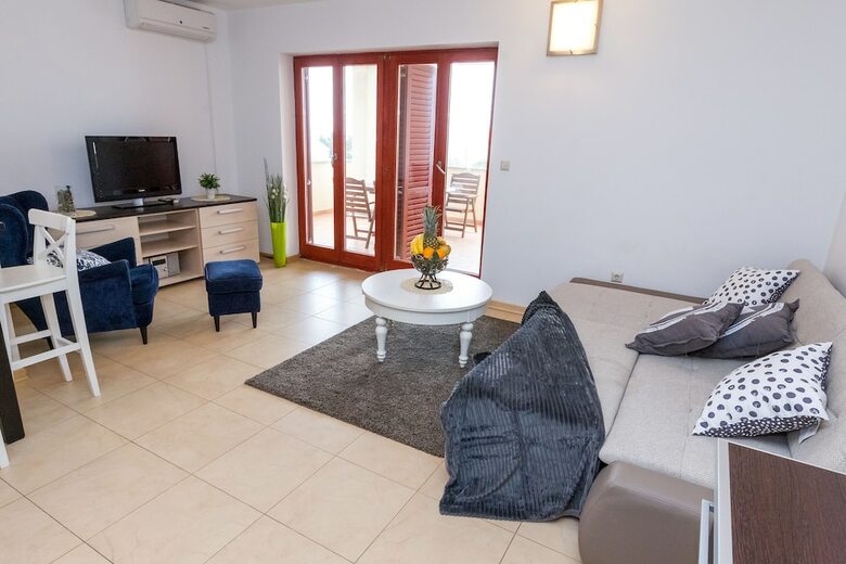 Maru Apartments