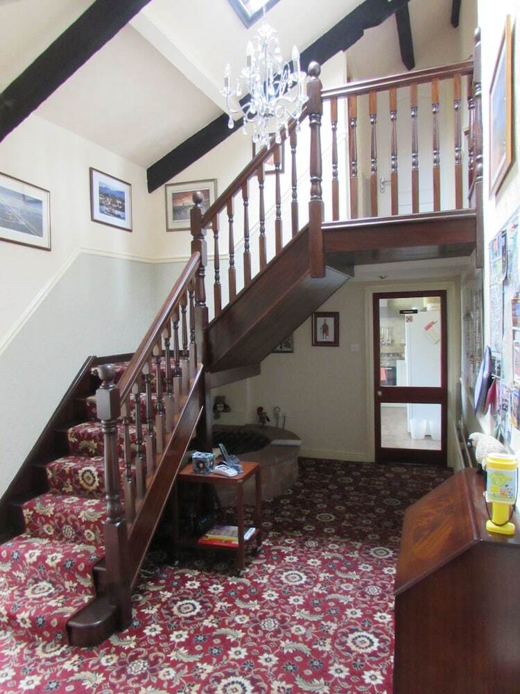 Bed & Breakfast Crossroads House