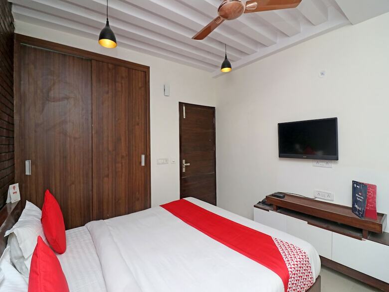 Oyo 26170 Hotel Manzana
