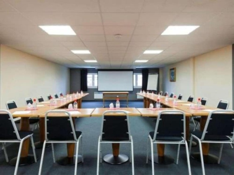Enzo Hotel Br�tigny