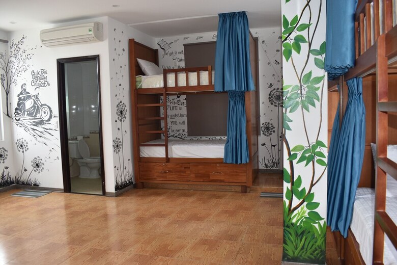 Hotel V.i.p's House  2