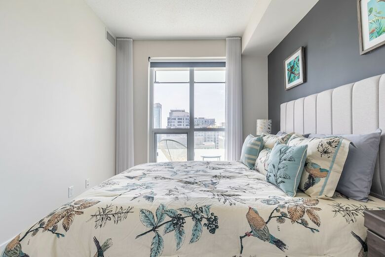 Simply Comfort. Modern Downtown Apartment