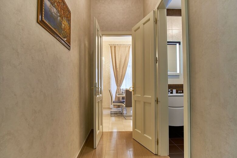 Presidential Apartment In The  Old Town Square