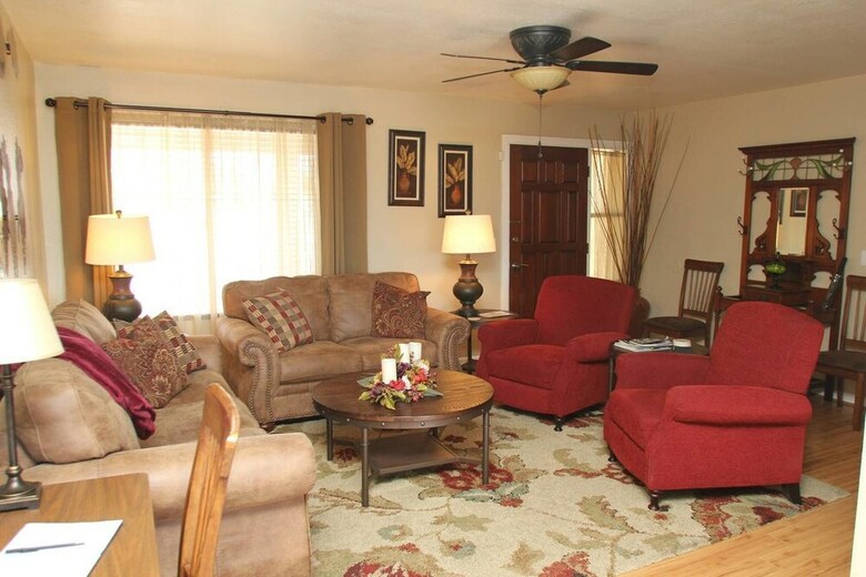 Mi Linda Casita - In Tucson (Sam Hughes)