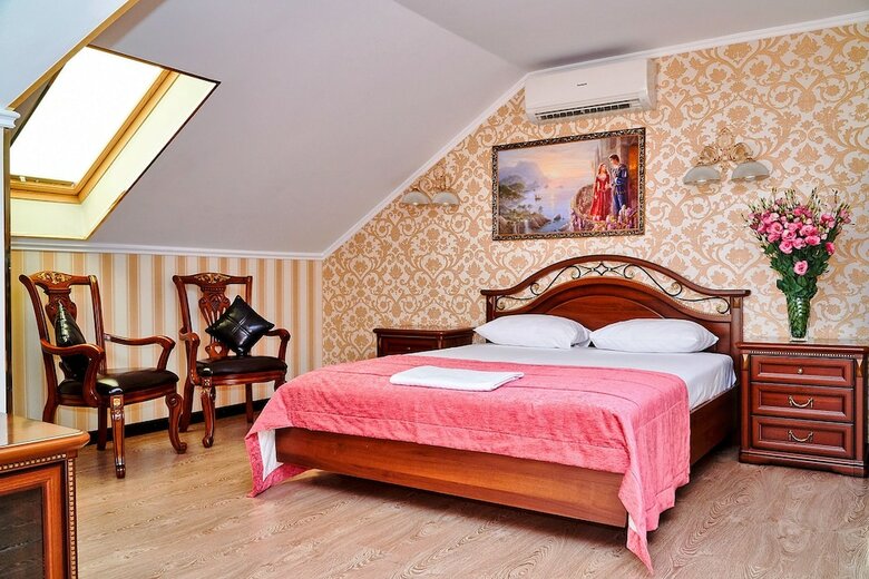 Golden House Hotel