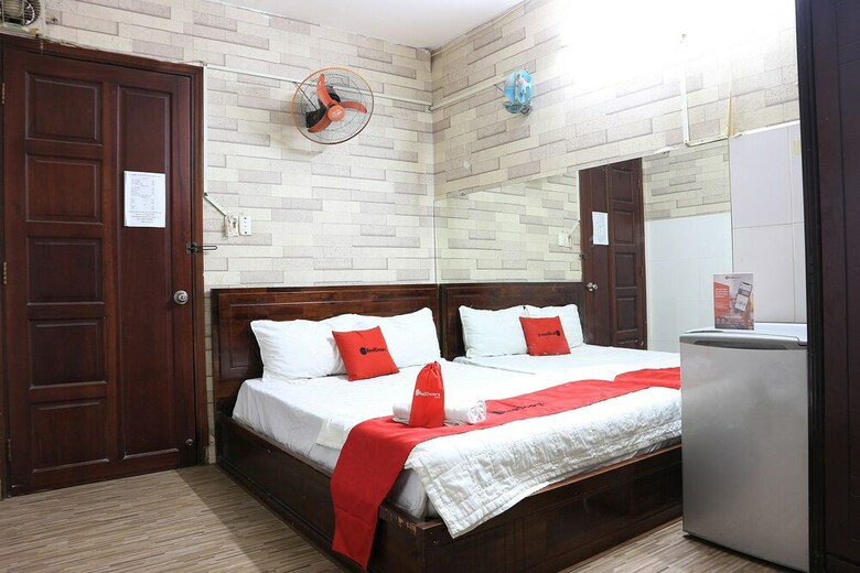 Hotel Reddoorz @ Cong Hoa Street
