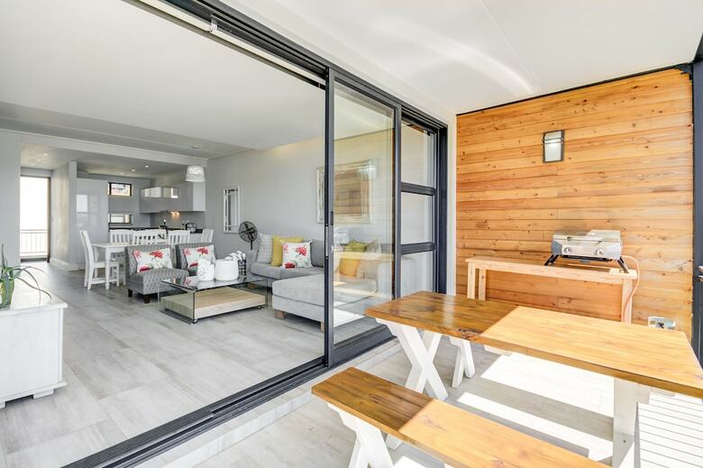 Uniquestay Paardevlei Square Apartment - Adults Only
