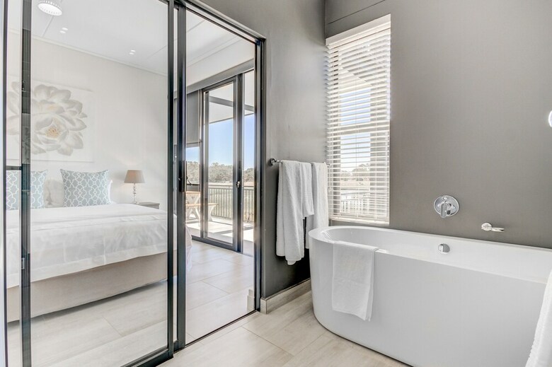 Uniquestay Paardevlei Square Apartment - Adults Only