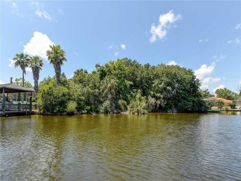 Splashing Dolphins - Three Bedroom Home