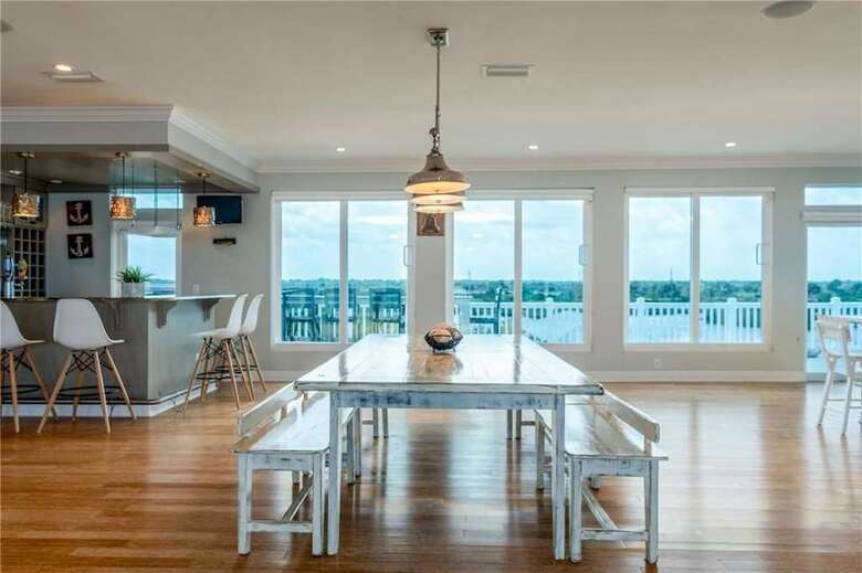 Beachfront Sapphire - Six Bedroom Home