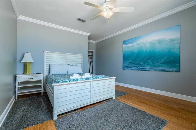 Beachfront Sapphire - Six Bedroom Home