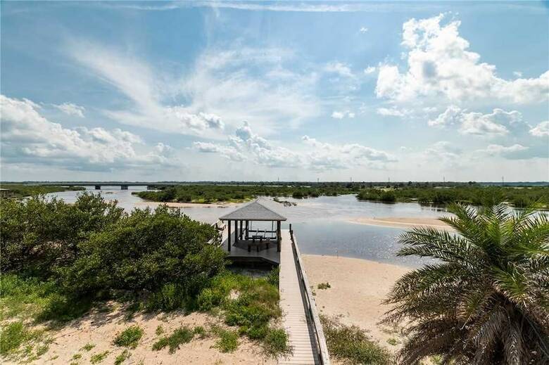 Beachfront Sapphire - Six Bedroom Home