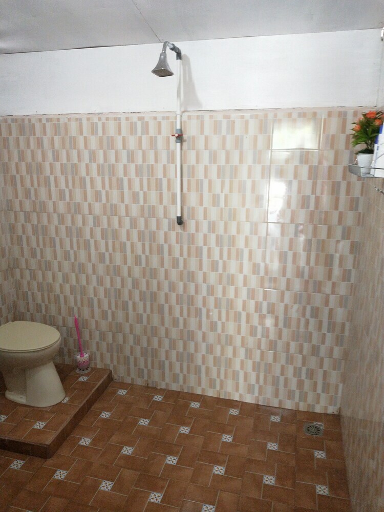 Bed & Breakfast Pondok Oma Surf Simeulue