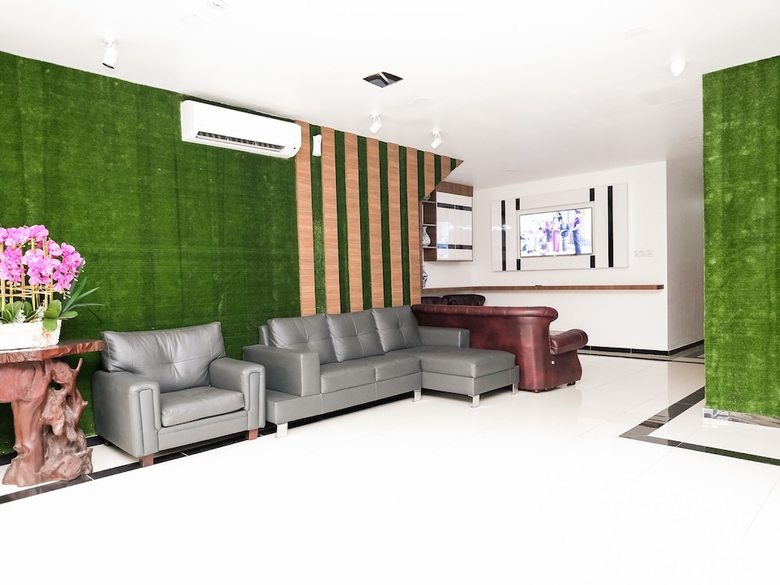 Oyo 718 Mr J Hotel Wakaf Che Yeh 1