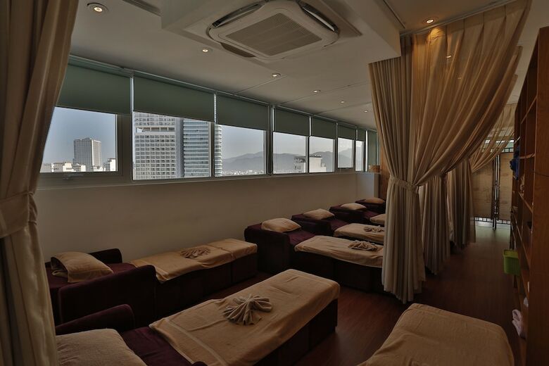 Le's Cham Hotel