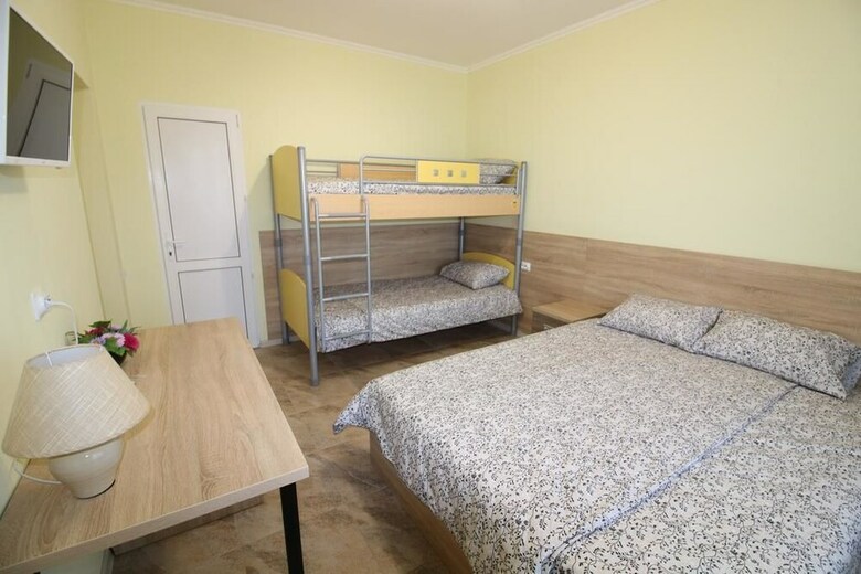 Bed & Breakfast Guest House Chernomorskaya 8a