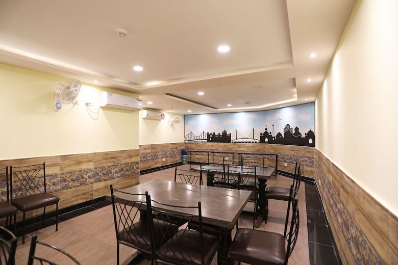 Hotel Oyo 25072 Flagship Naman's Inn
