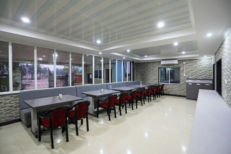 Oyo 24971 Hotel South City